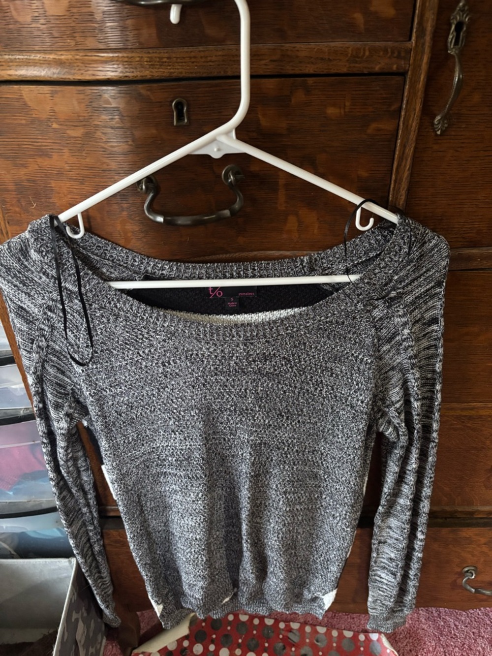 t/o Off-the-Shoulder Marled Gray Sweater